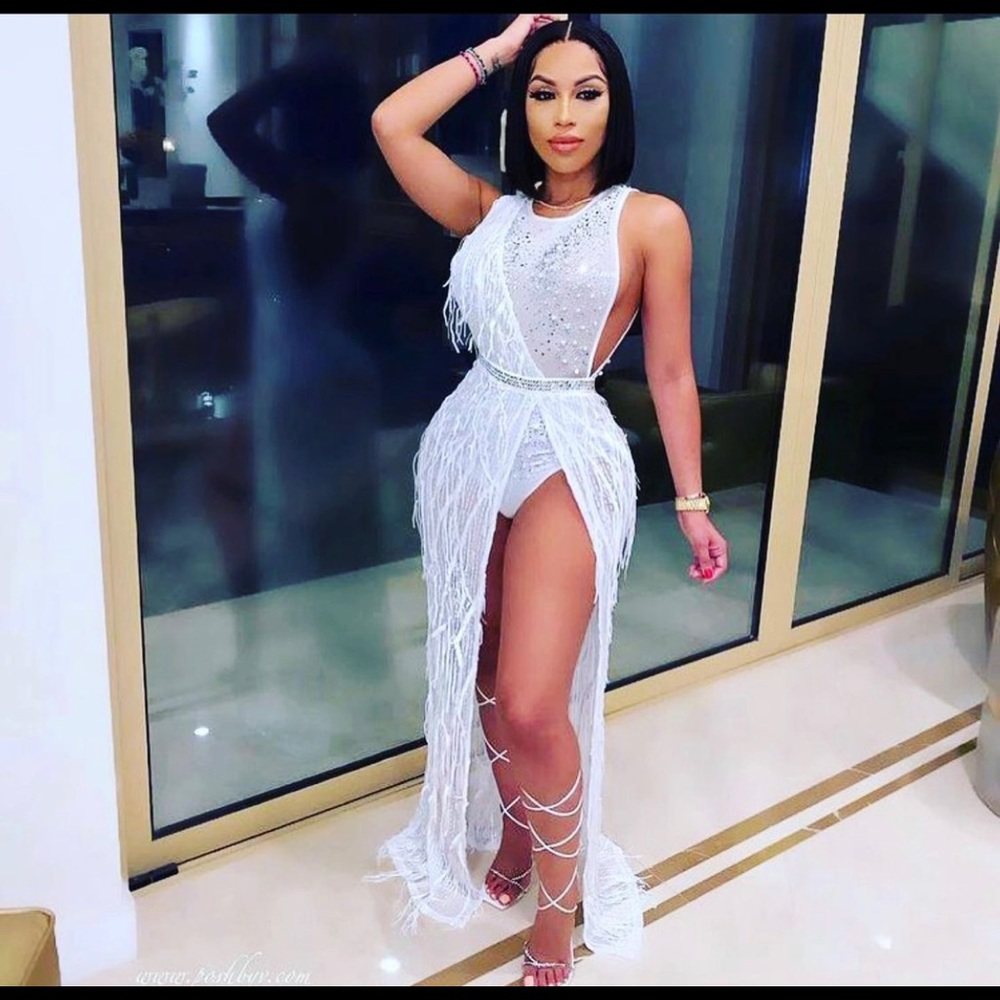 White dress (belt not included)